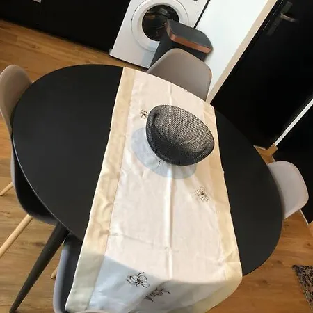 L'appar-t, Esprit Industriel A 2 Pas De L'eau ! アパート