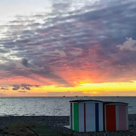 L'appar-t, Esprit Industriel A 2 Pas De L'eau !